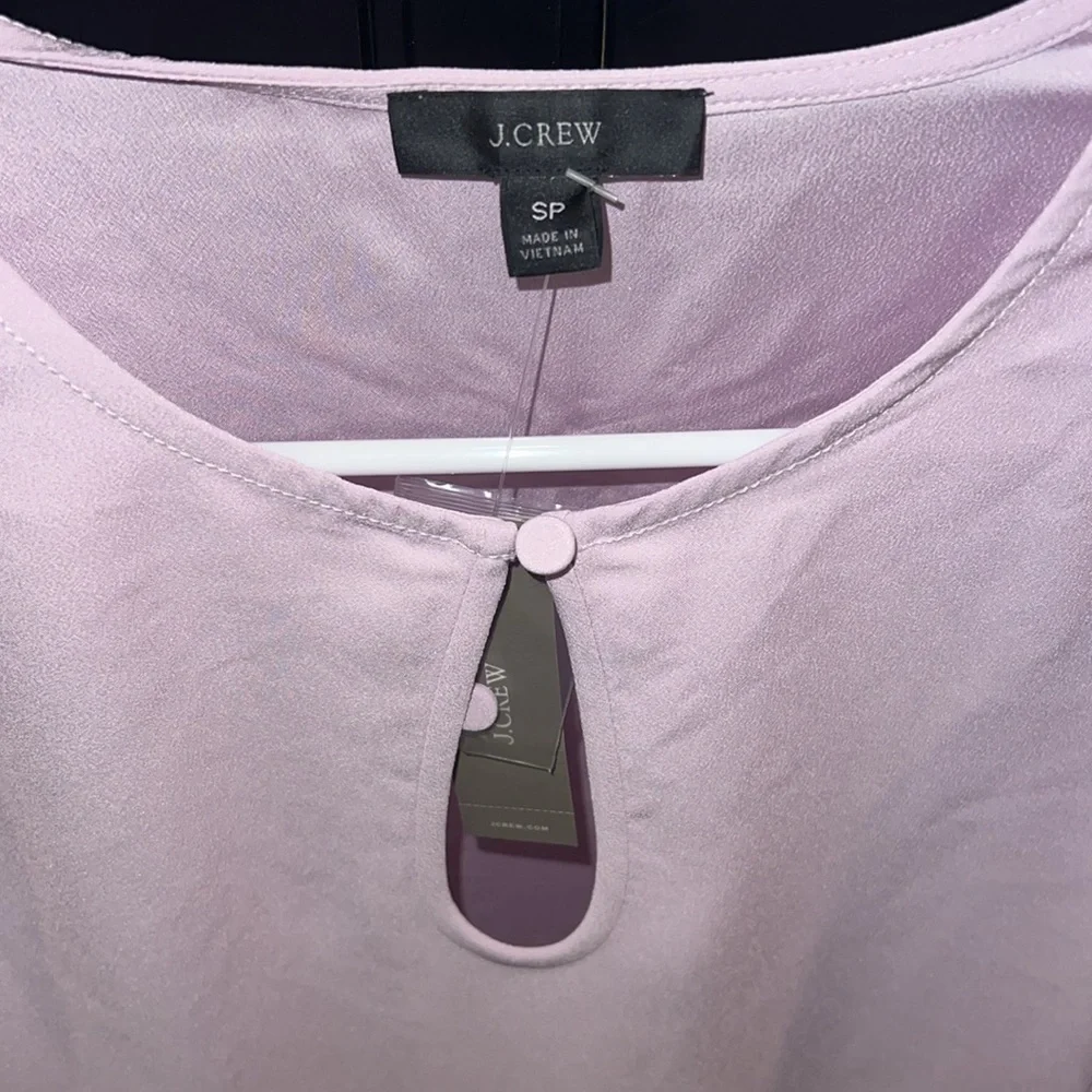 J.Crew NWT‎ lavender women’s puff sleeve crepe keyhole neckline top. Size SP